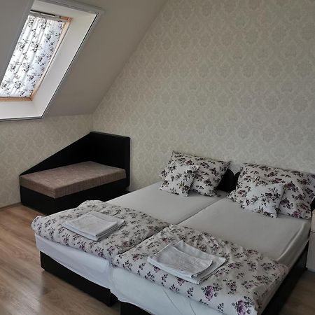 Village Garden Family Guest House Tiszakanyar Exterior photo