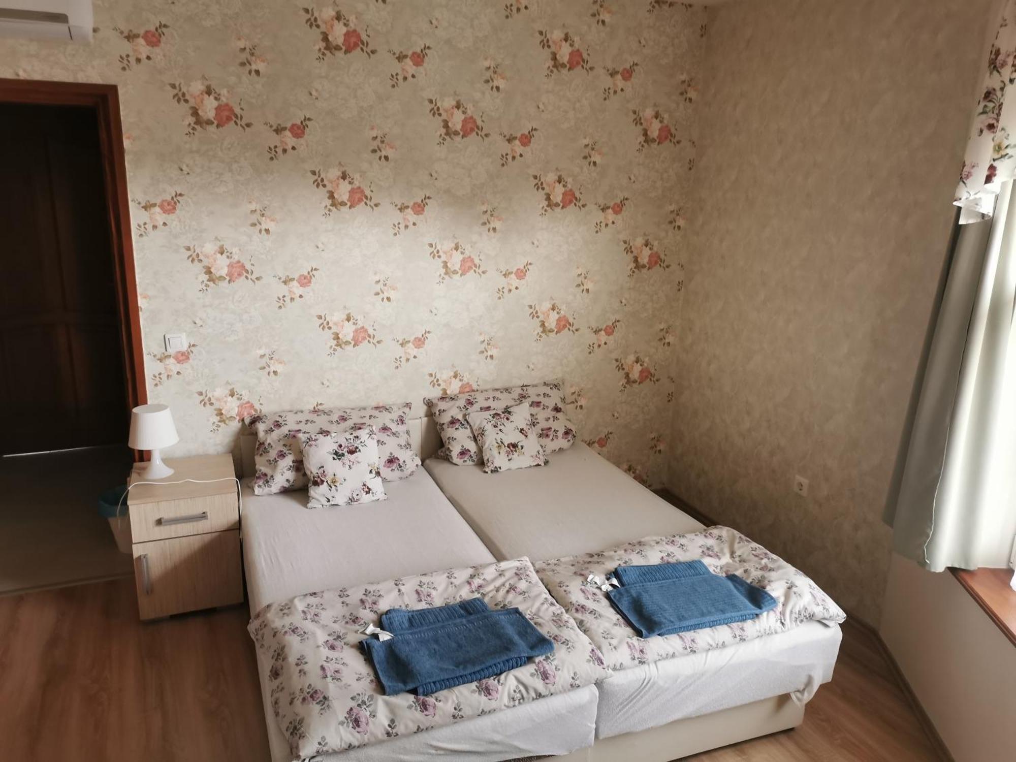 Village Garden Family Guest House Tiszakanyar Exterior photo
